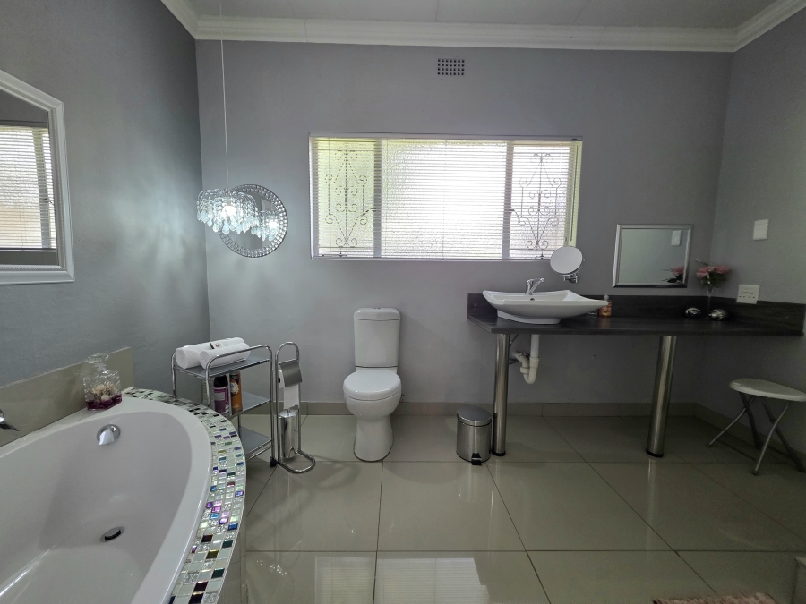 7 Bedroom Property for Sale in Jim Fouchepark Free State